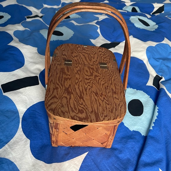 Rustic, vintage, handmade picnic basket. - Picture 2 of 9